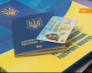 Біометричні закордонні паспорти видаватимуть з 2015 року: постанова КМУ