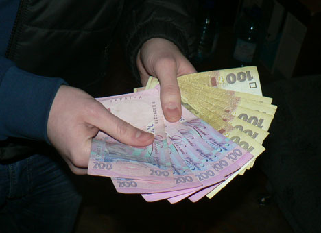 Як переселенцям із зони АТО і Криму отримати одноразову грошову допомогу