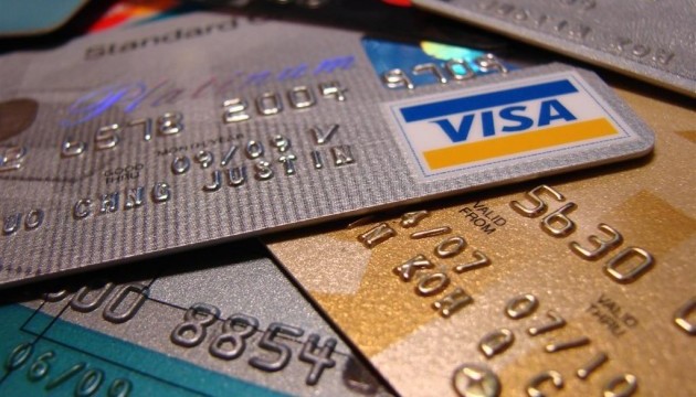 Нацбанк просить банки провести ідентифікацію клієнтів і не вимагає блокування карток фізосіб