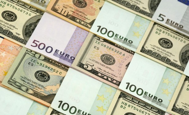 Курс євро різко впав до долара: як це вплине на Україну