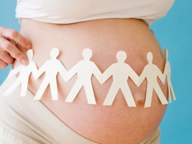 Запропоновано збільшити допомогу при народженні першої дитини