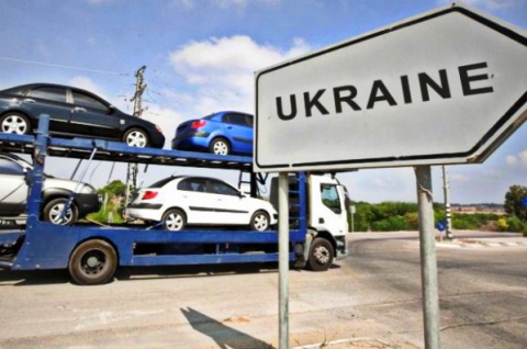 Україна вдвічі знизила спецмита на імпорт легкових авто з двигунами 1-2,2л