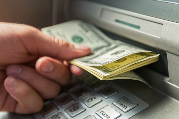 З 22 червня ПриватБанк відновить приймання доларів та євро в терміналах