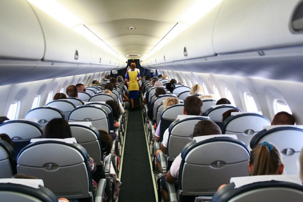 Безконтактна посадка та онлайн-реєстрація: нові правила для польотів