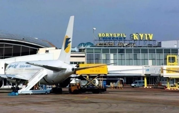 Уряд відкрив пункти пропуску в аеропортах України і дозволив в’їзд іноземцям