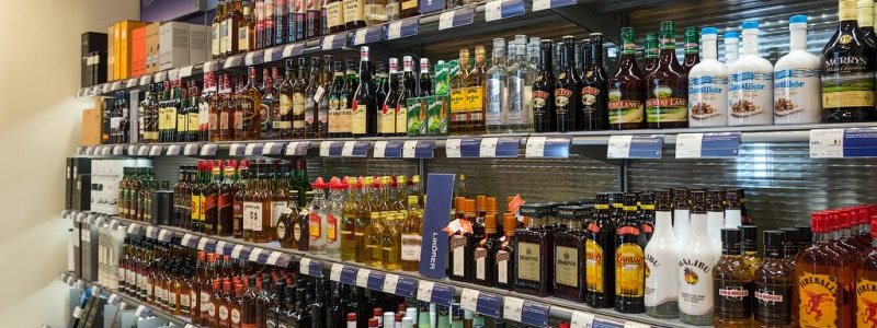 Комітет Гетманцева підтримує оновлення процедури отримання ліцензій на роздрібну торгівлю пальним, алкоголем та тютюном