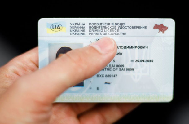 Чи можна отримати нові права водія без військового квитка?