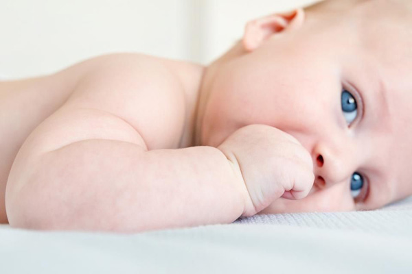 Допомога при народженні дитини: в які строки слід подати документи?