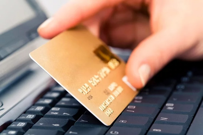 Переказ з платіжної картки на банківський рахунок офіційно стане безготівковим розрахунком