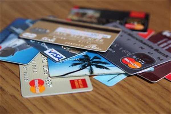 Всі банки продовжать термін дії платіжних карт через карантин