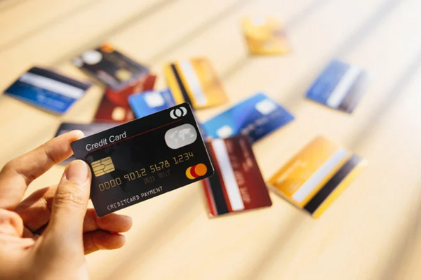 Банк видає кредитну картку разом зі зарплатною: чи можна відмовитися?