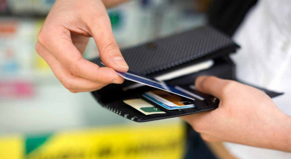 Втратили банківську картку за кордоном: що робити? 