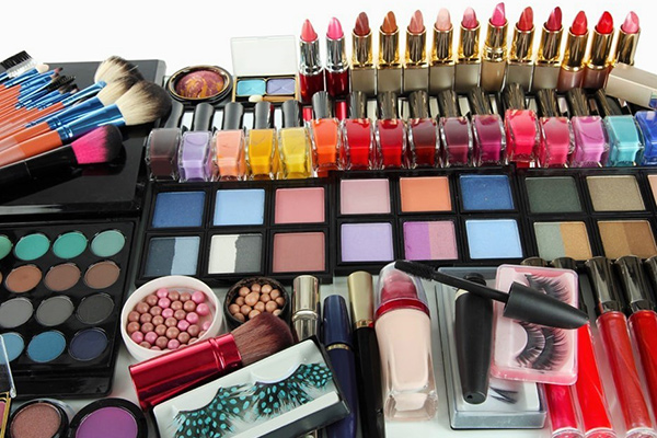 ДПС перевірить десятки тисяч ФОПів у сфері косметики – Гетманцев