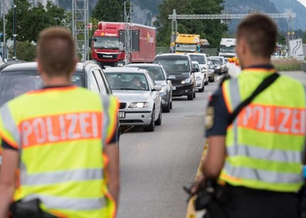 Українцям заборонили в'їзд до Чорногорії на автомобілі