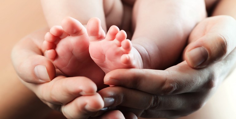 Уряд планує спростити отримання послуг при народженні дитини