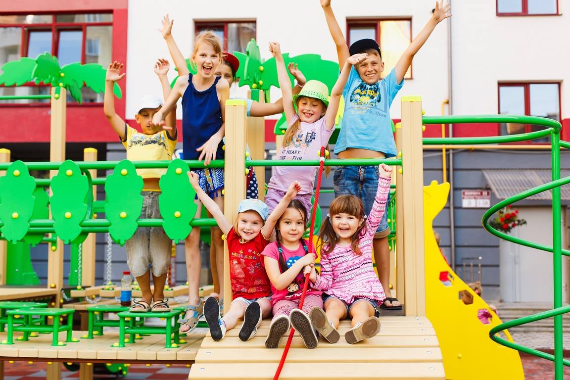 В Україні дозволили проектувати дитячі майданчики на дахах невеликих будівель