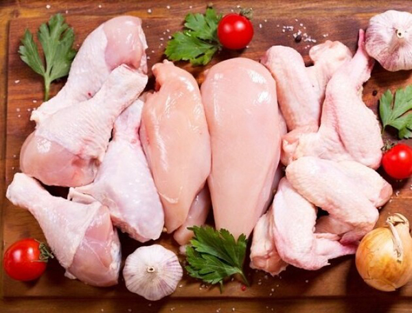 Держпродспоживслужба застерігає від купівлі курятини в місцях стихійної торгівлі