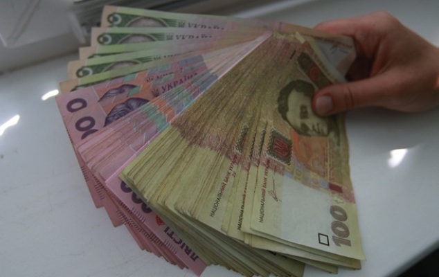 Зарплата українців зростає: кому платять найбільше
