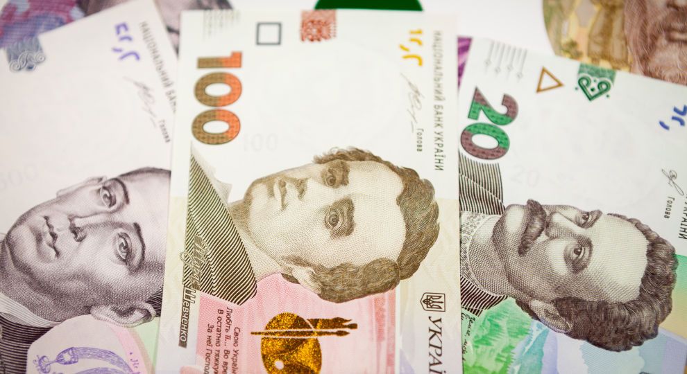 З 1 січня "старі" банкноти 5, 10, 20 та 100 грн поступово замінюватимуть на нові