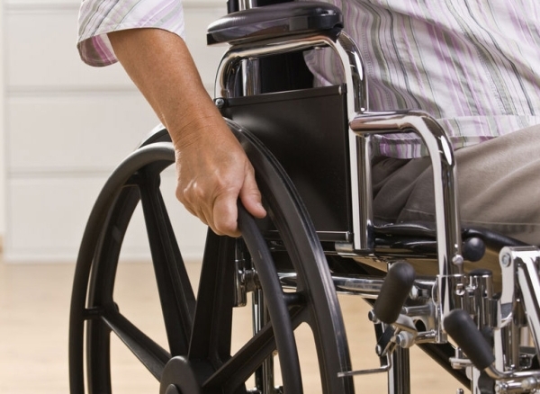 В Україні дозволили обслуговування осіб з інвалідністю позачергово