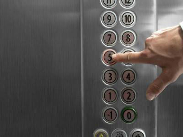 Якщо ви застрягли у ліфті: що робити?   