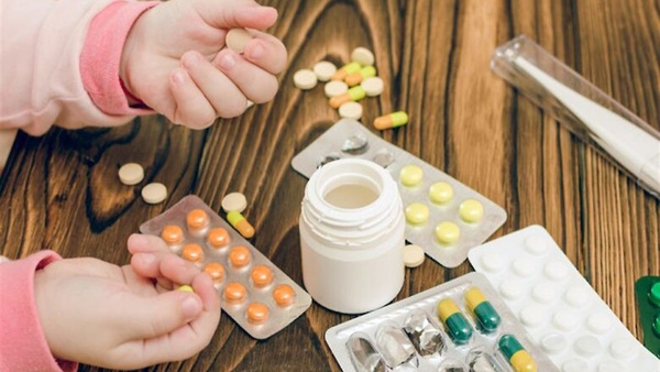 ВРУ пропонують запровадити штрафи за продаж ліків неповнолітнім