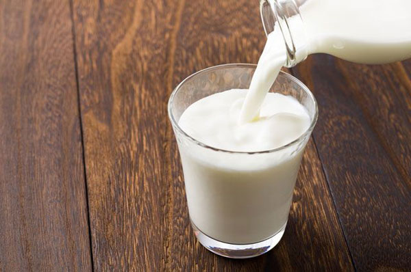 За яких умов працівникам слід видавати безоплатно молоко?