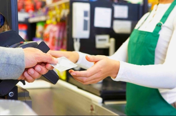 Ощадбанк запустив можливість поповнення карток через свої POS-термінали в супермаркетах