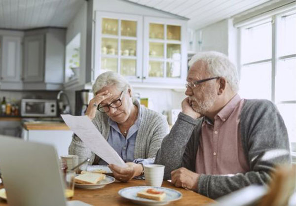 Чи буде пенсія після досягнення пенсійного віку без наявності необхідного страхового стажу?