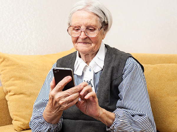 З 2020 року ПФУ обслуговуватиме пенсіонерів через мобільний додаток