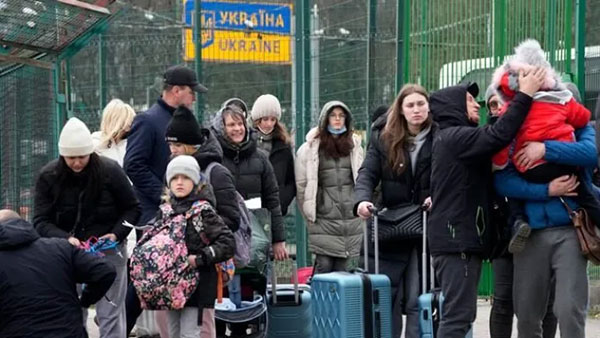 Виїхавши за кордон українці стикаються з низкою питань, що потребують вирішення: подробиці від ВРУ