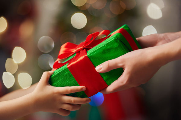 Продаж новорічних подарунків дітям: що з ПДВ?