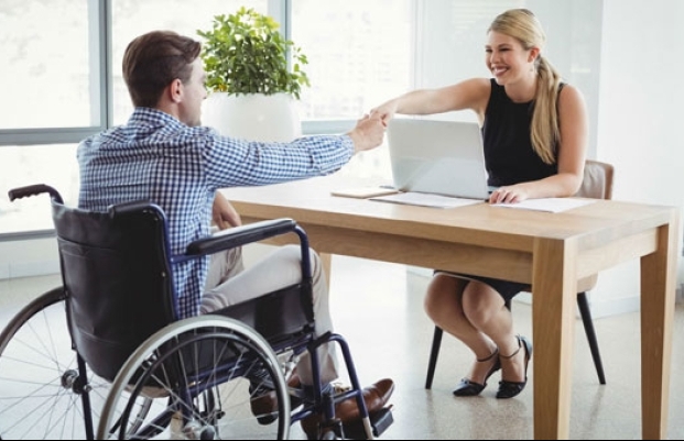 Які документи має надати роботодавцю особа з інвалідністю при працевлаштуванні?