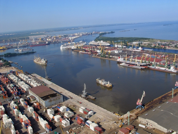 Уряд відновив роботу пунктів пропуску «Рава Руська» і «Скадовський морський порт»