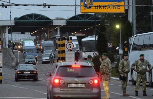 Контроль над виїздом чоловіків за кордон посилять