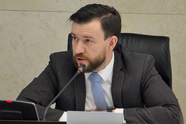 Соцполітика має завершуватись відновленням і працевлаштуванням, а не лише виплатами, – Улютин