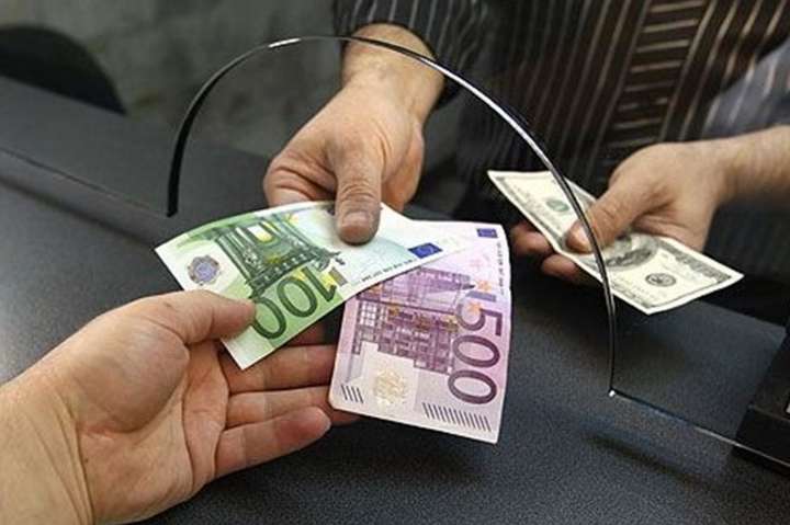 НБУ збільшив ліміт на зняття готівки з валютних рахунків до 100 тис. грн 