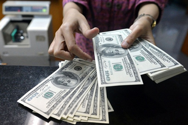 З 27 липня банки будуть продавати більше готівкової валюти