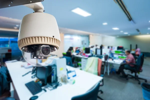 Контроль на роботі: відеокамери та «читання» пошти. Що пропишуть у Трудовому кодексі?