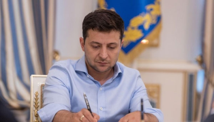 Зеленський підписав закон про відстрочку штрафів для власників авто з «єврономерами»