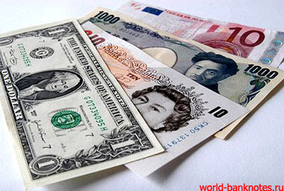 Нацбанк: валюту з карткового рахунку можна отримати через касу банку