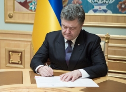 Президент підписав закон про особливий статус Донбасу