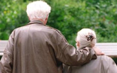 Пенсійний вік чоловікам і жінкам можуть підвищити до 65 років
