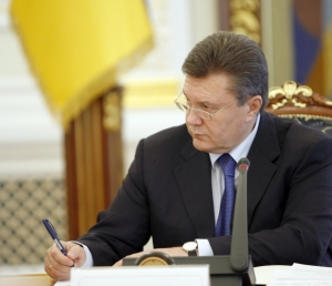 Янукович відтермінував штрафи за відсутність нових касових апаратів