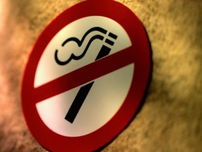 Рада хоче заборонити куріння на терасах ресторанів