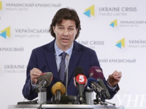 В Україні не скасовуватимуть 8 березня і 9 травня