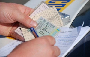 Документи для українців стануть дешевшими приблизно на 40 %
