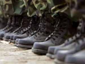 Військовослужбовці, що залишилися служити в Криму, будуть звільнені без вихідної допомоги