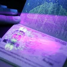 Міністерство закордонних справ почало видавати біометричні паспорти