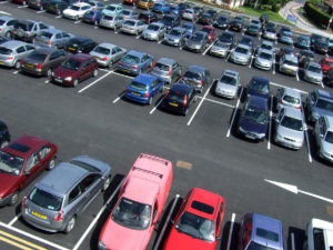 Навіщо влада лобіює новий закон про паркування